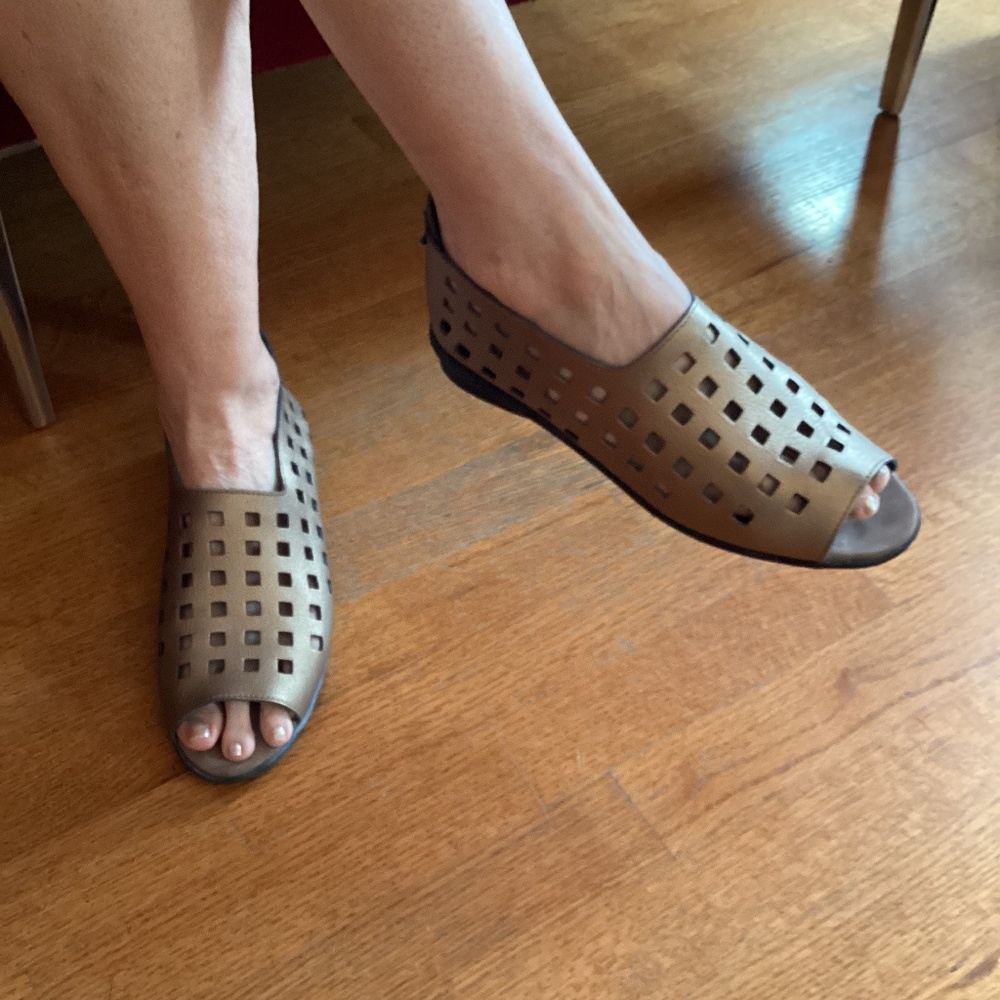 Metallic gold Arche Drick  sandals Size 40